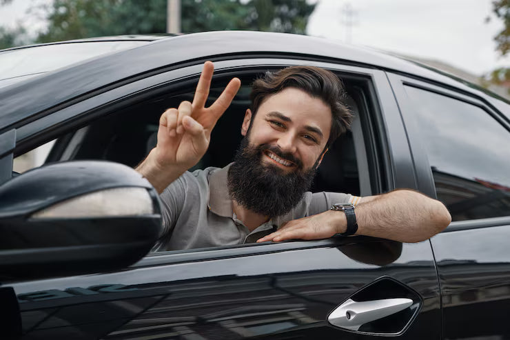 files/retrato-lateral-hombre-feliz-conduciendo-coche_158595-4181.avif
